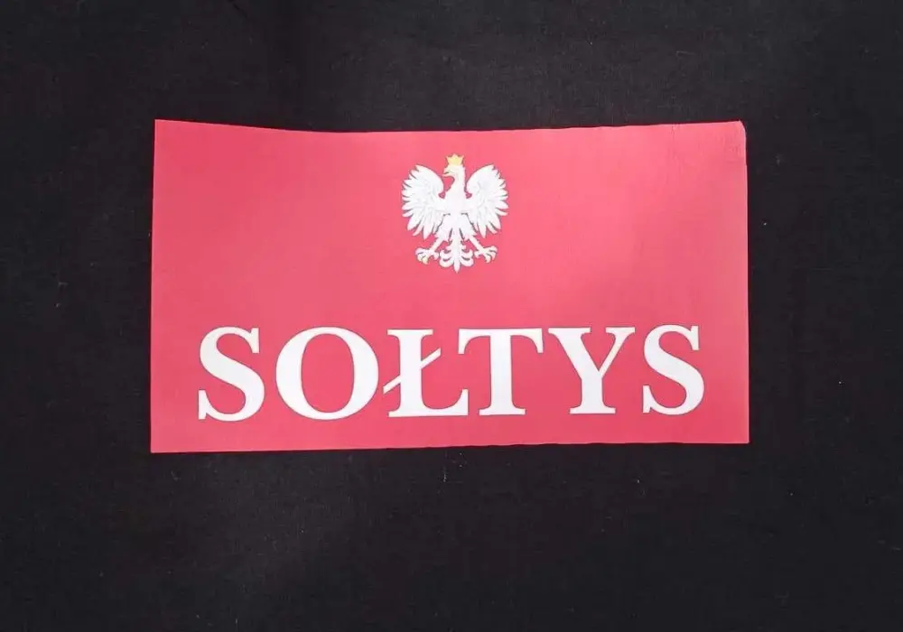 Ile zarabia sołtys? Zaskakujące fakty o wynagrodzeniu w gminie