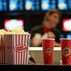 Ile gram ma popcorn w kinie Helios? Odkryj zaskakujące wagi!