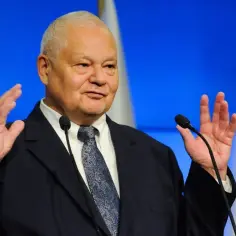 Ile zarabia prezes NBP? Zaskakujące fakty o pensji Adama Glapińskiego