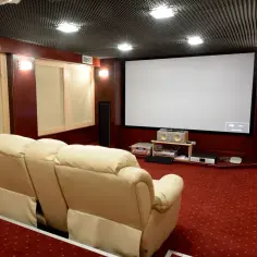 Jak zrobić kino w domu: 10 kroków do idealnej sali kinowej