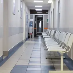 Ile zarabiają położne w Polsce? Zaskakujące fakty o wynagrodzeniach