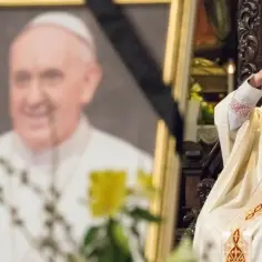 Ile zarabia papież? Zaskakujące fakty o jego dochodach i wsparciu