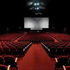 Ile trwa film w kinie? Odkryj, co wpływa na czas seansu