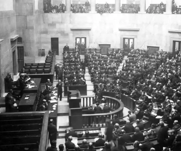 Ile lat ma polski parlament? Zaskakująca historia i jego znaczenie
