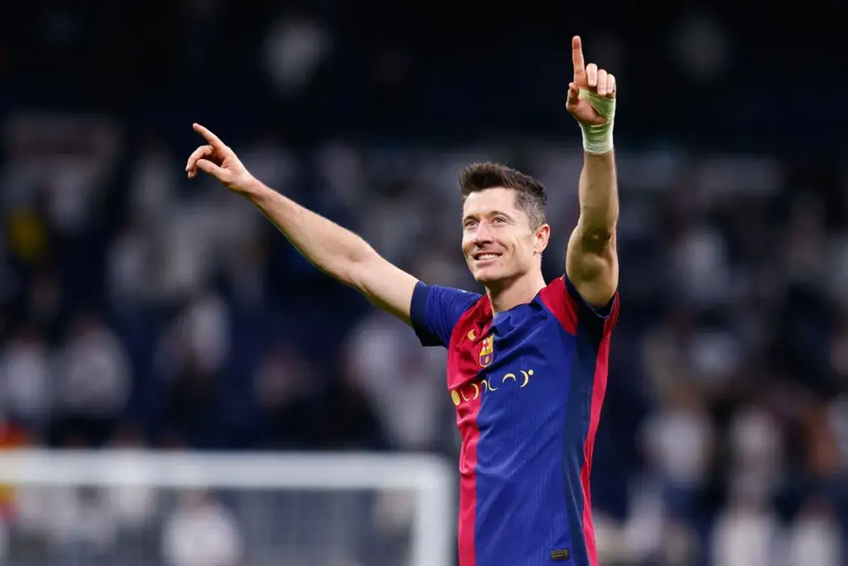 Zdjęcie Ile zarabia Lewandowski w Barcelonie? Zaskakujące szczegóły jego pensji