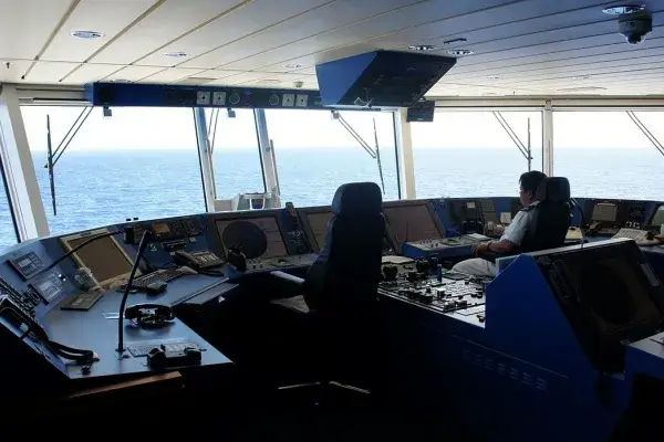 Ile zarabia kapitan statku? Zaskakujące fakty o wynagrodzeniach